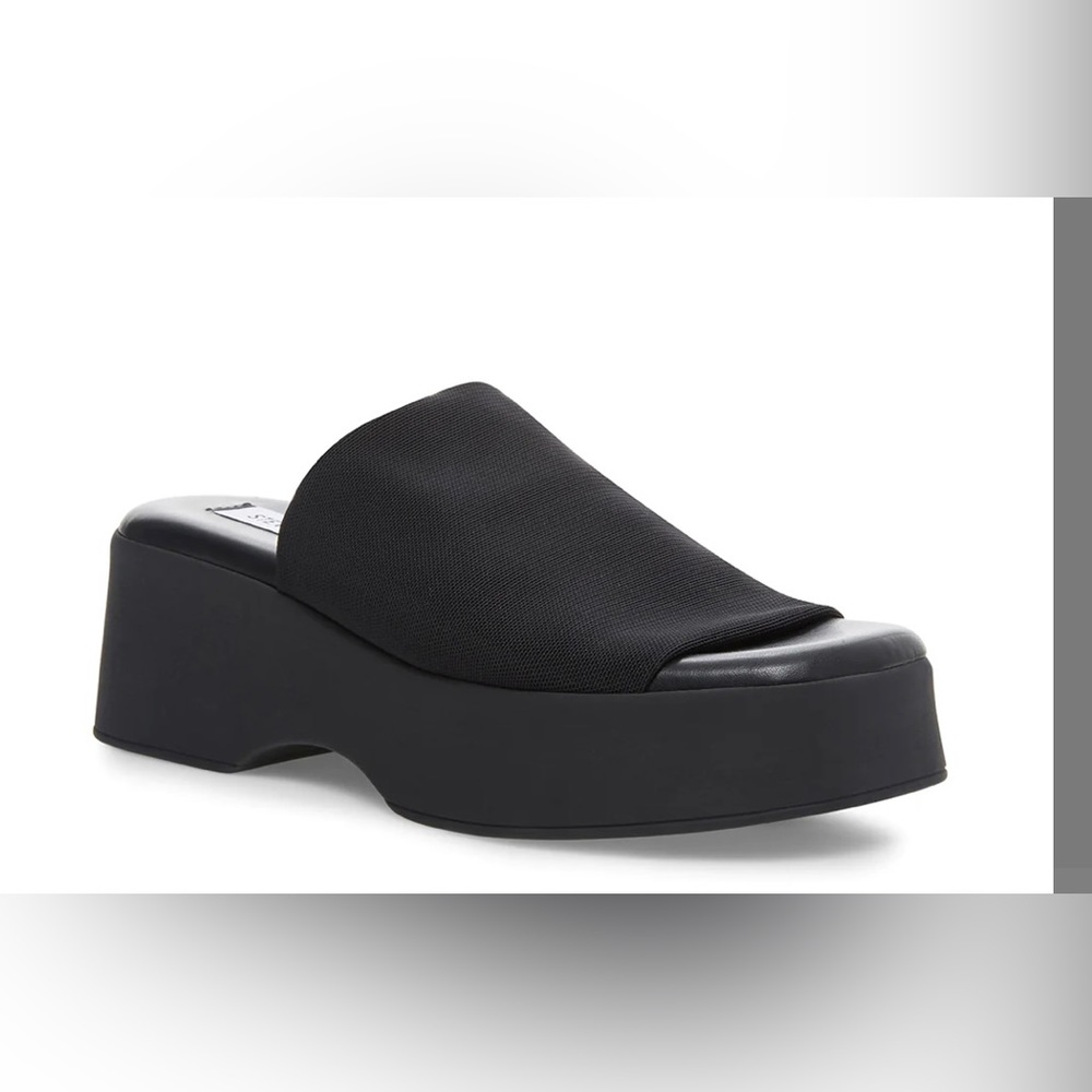 Steve Madden Slinky30 Shoe.